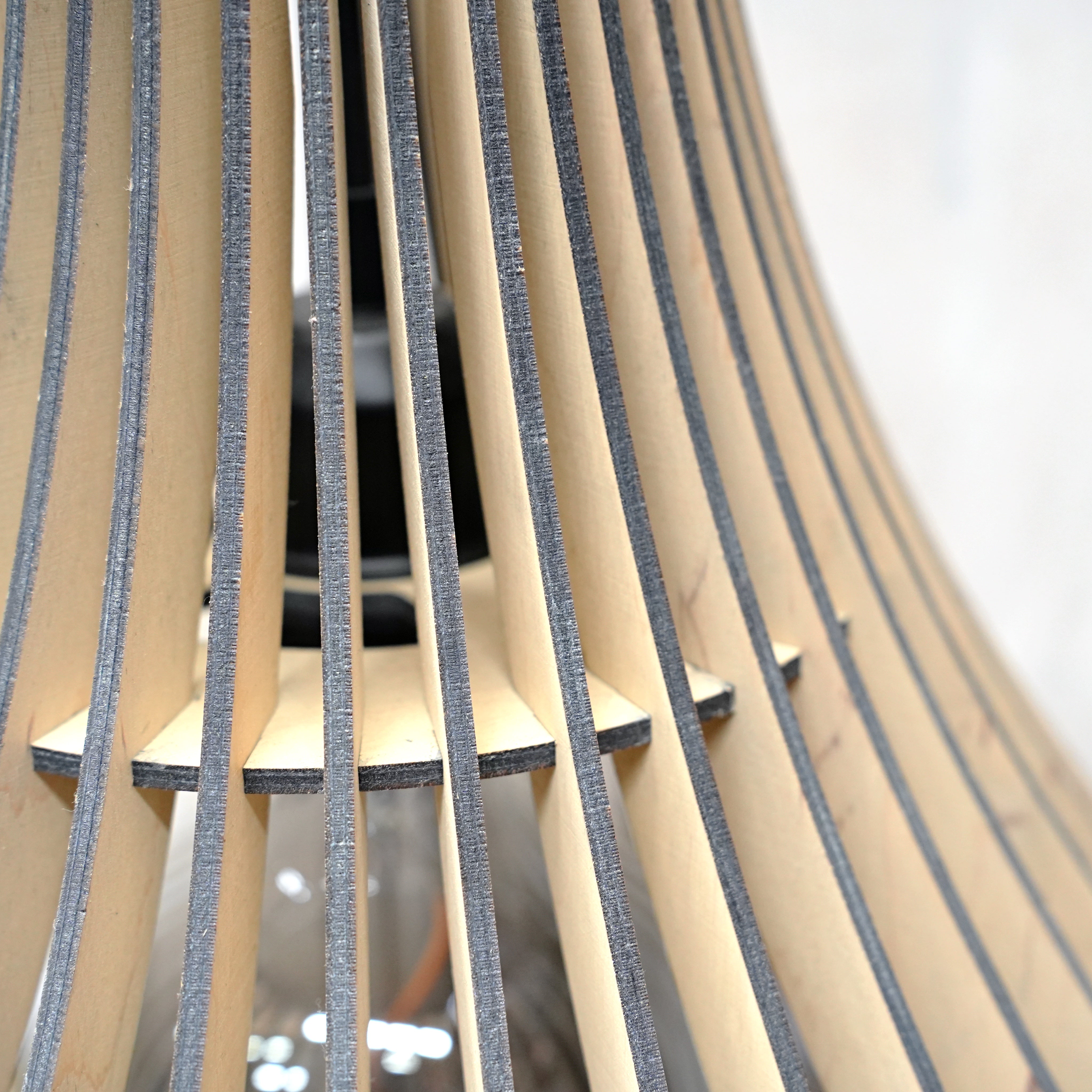 Designer Holzlampe Birne