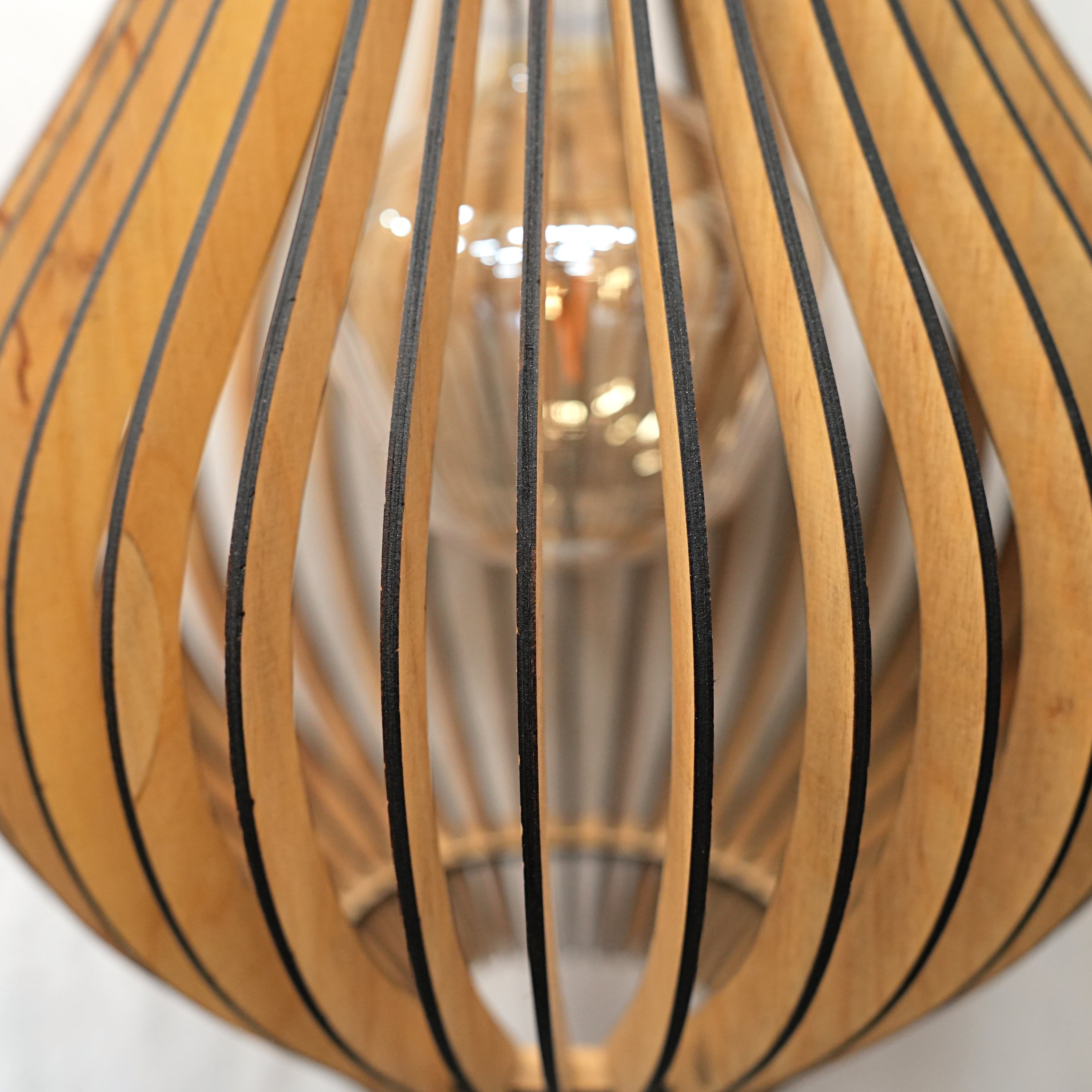 Designer Holzlampe Birne