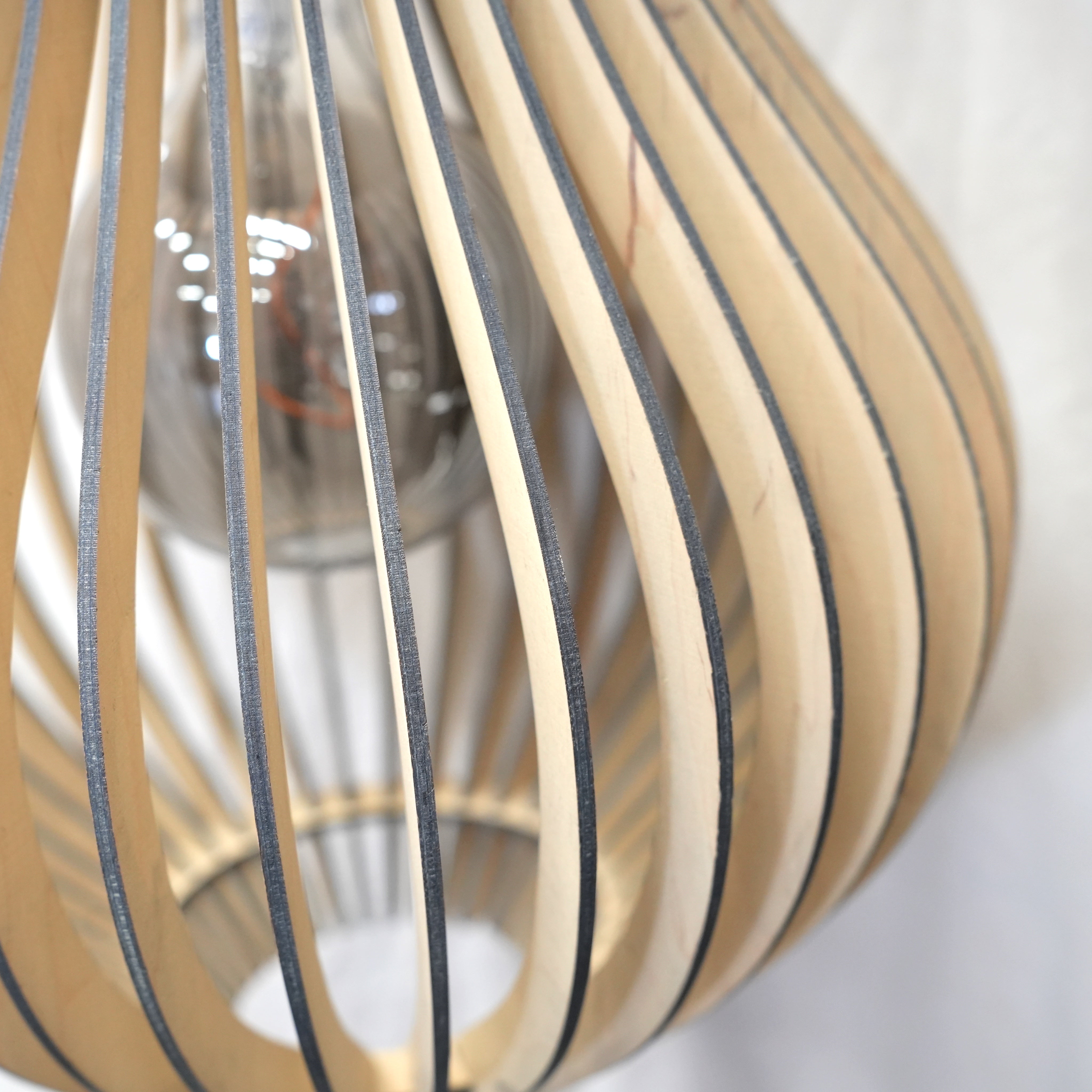 Designer Holzlampe Birne