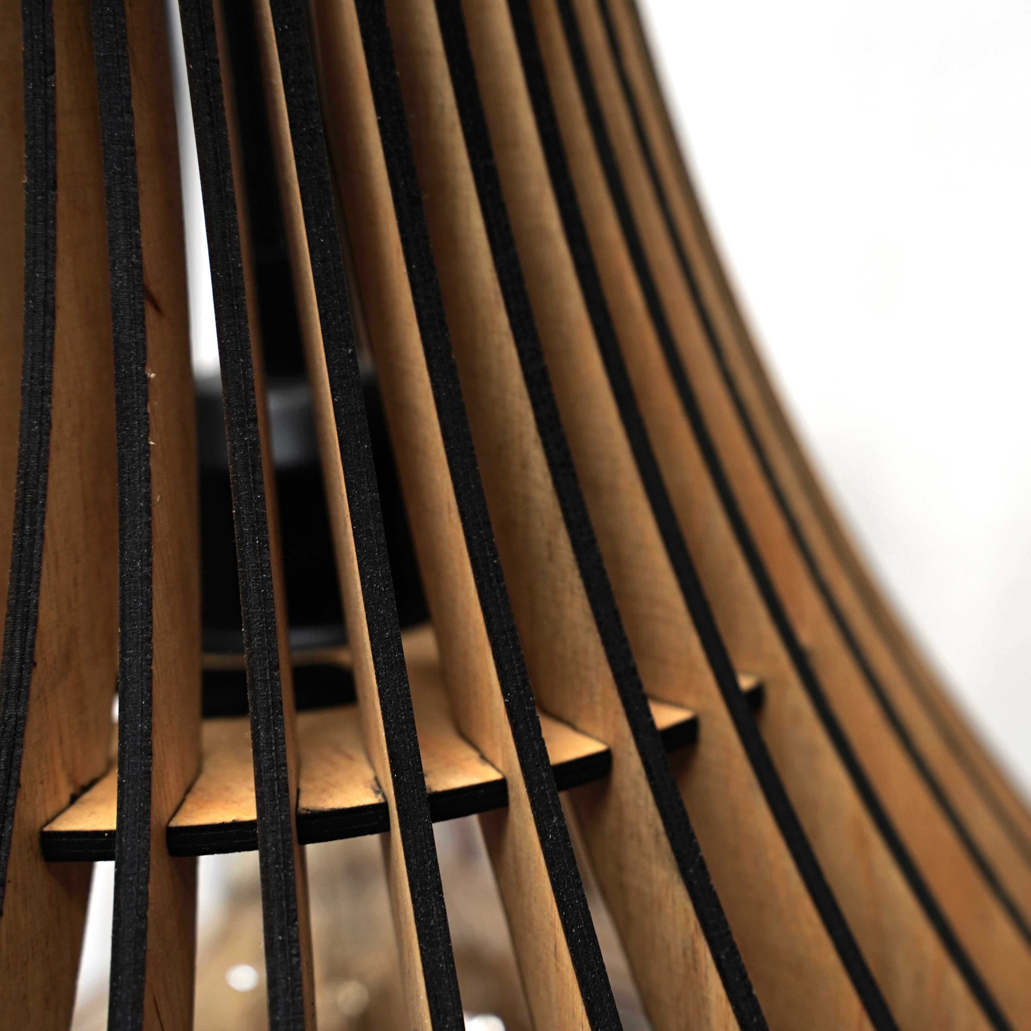 Designer Holzlampe Birne